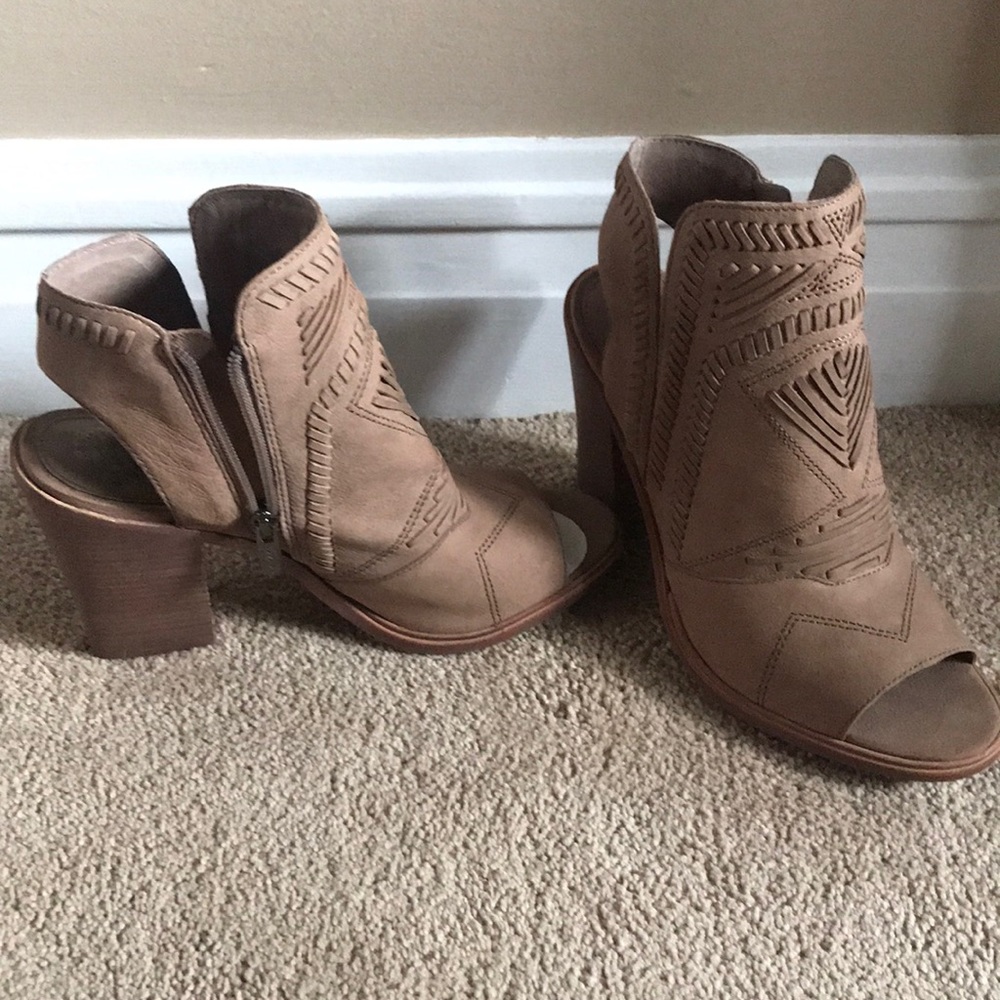 Vince Camuto karinta block heels. Size 10